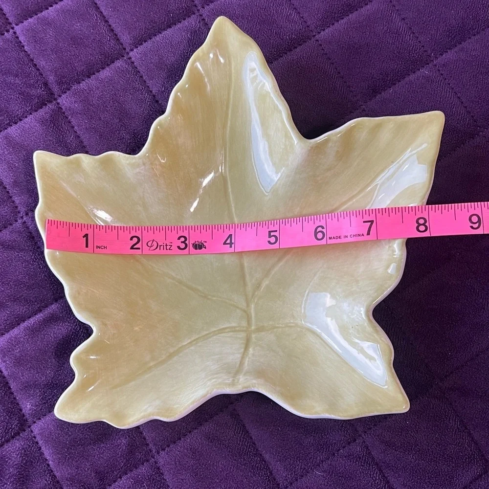 Pfaltzgraff Leaf-Shaped Dish